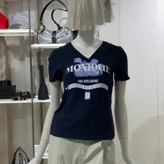 [BUNJANG] EGOIST V-Neck Short Sleeve T-Shirt Lettering Slim Fit Tee / 에고이스트 브이넥 반팔티 레터링 포인트 브이넥 슬림 티셔츠 EQ2CH666