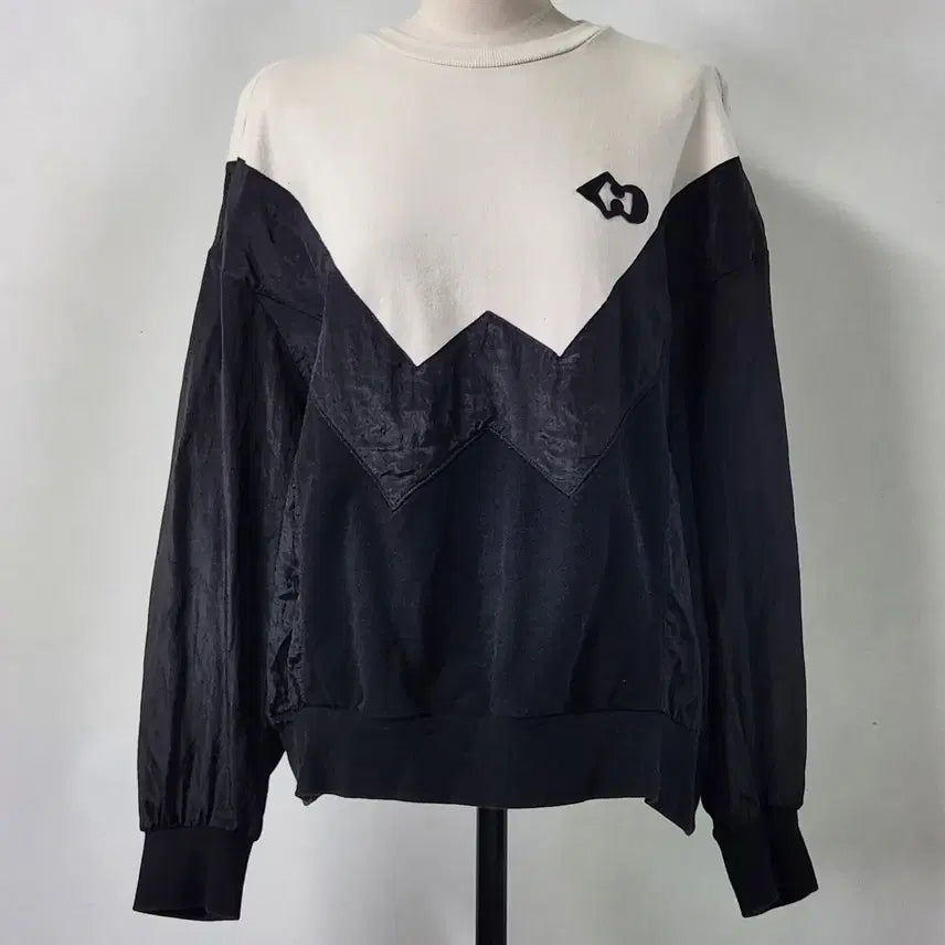 [BUNJANG] LUCKY CHOUETTE Colorblock Embroidered Sweatshirt Women's Size 36 / 럭키슈에뜨 배색 포인트 맨투맨 여성 36 (상태좋음)