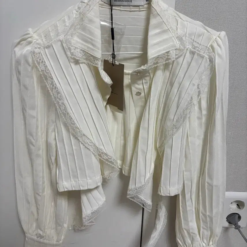 [BUNJANG] Seokookie Versailles Crop Blouse / 서쿠키 베르사유 크롭 블라우스