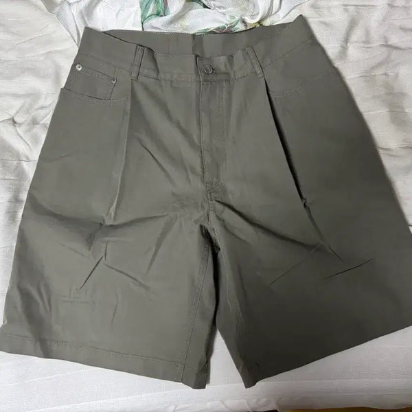 [BUNJANG] Unaffected One-Tuck Shorts Khaki Grey Medium / 언어펙티드 원턱쇼츠 카키그레이