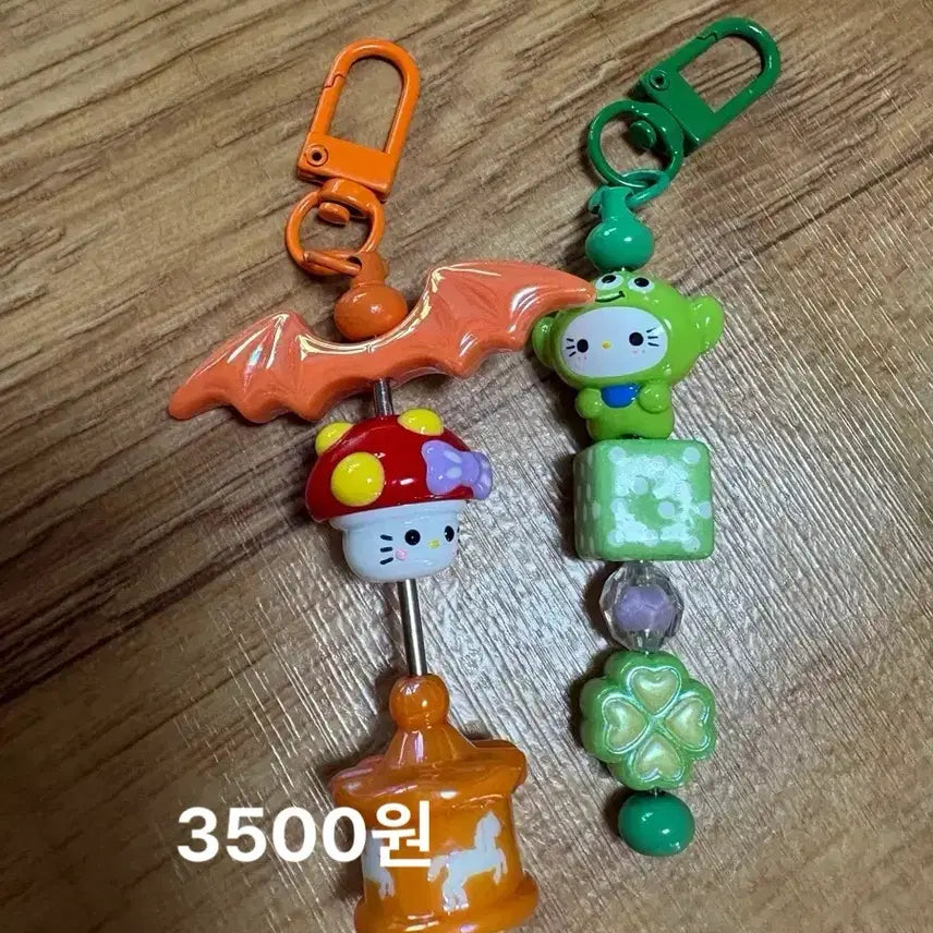 [BUNJANG] Hello Kitty Airpod/Buds Keychain Accessory / 헬로키티 에어팟 키링 버즈 키링 액세서리