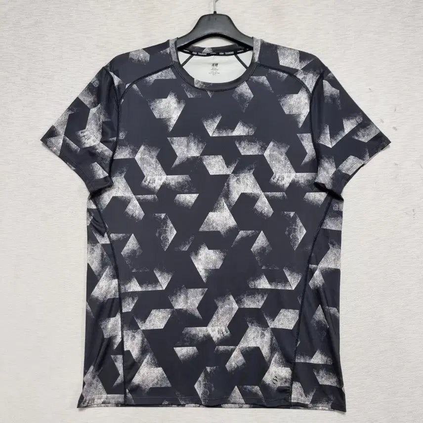 [BUNJANG] H&M Training T-shirt L (Men's 105) / 에이치엔엠 트레이닝 반팔 티셔츠 남자105사이즈ㅡ0422