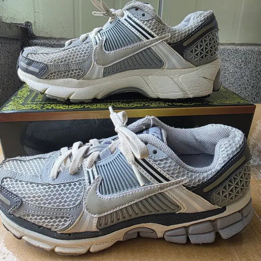 [BUNJANG] Nike Zoom Vomero 5 Pure Platinum Metallic Silver / 나이키 줌 보메로 5 퓨어 플래티넘 메탈릭 실버 220