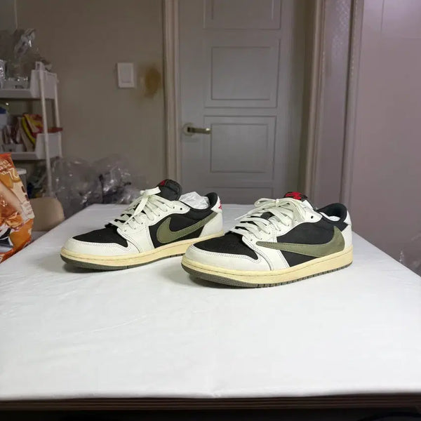 [BUNJANG] Nike Air Jordan 1 Low OG SP Travis Scott 'Olive' Sneakers / { 40 } 나이키 조던1 X 트래비스 스캇 레트로 로우 OG SP 스니커즈