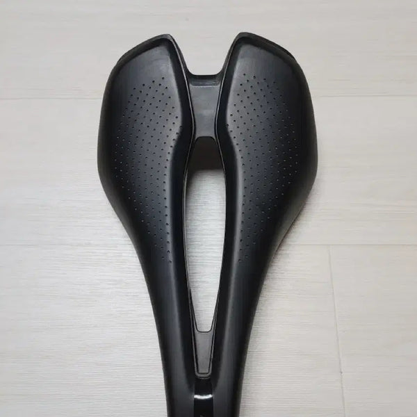 [BUNJANG] Giant Fleet SLR Saddle Ultralight Carbon / A급] 자이언트 플리트 SLR 안장 초경량 카본 자전거 안장 팝니다. ( 택포 13만)