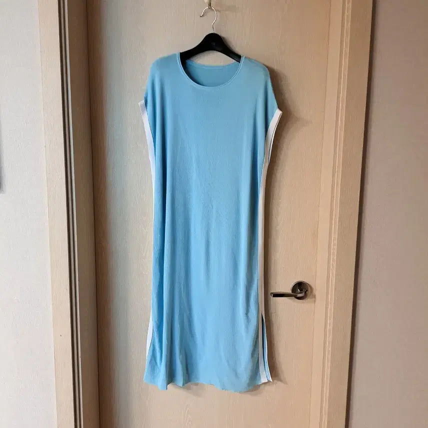 [BUNJANG] Light Blue Side Slit Maxi Dress Size 77 / 하늘색 옆트임 맥시 원피스사이즈77