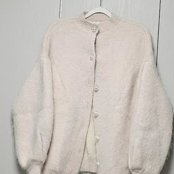 [BUNJANG] Soft Puff Sleeve Cardigan with Pearl Buttons / 보송보송 퍼프소매 가디건