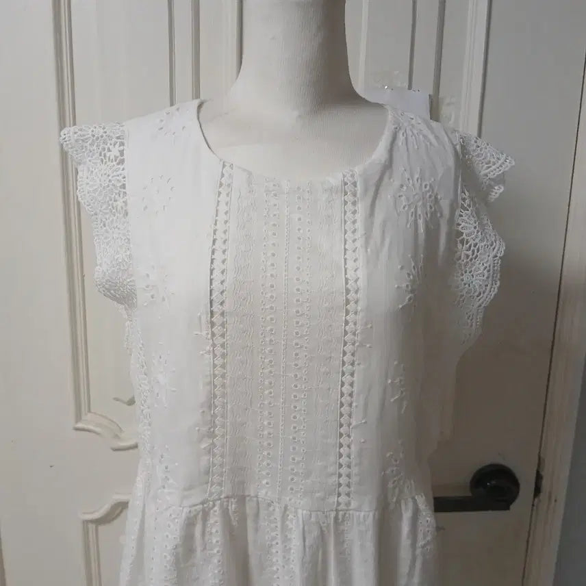 [BUNJANG] Plastic Island White Embroidered Dress / 플라스틱 아일랜드 화이트 자수 원피스  새옷