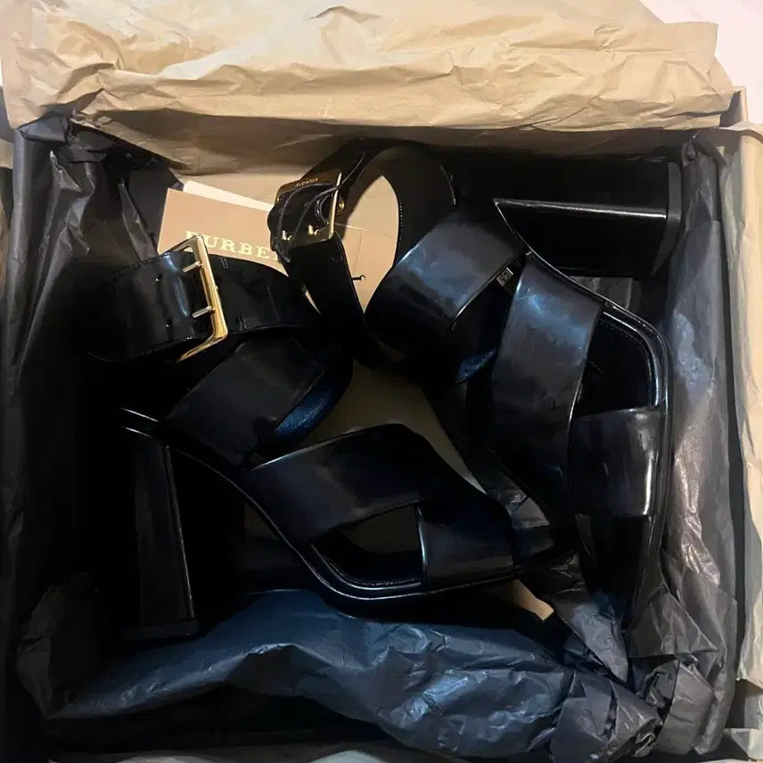 [BUNJANG] Burberry Black Leather Heeled Sandals / 새상품 버버리 샌들 힐 블랙