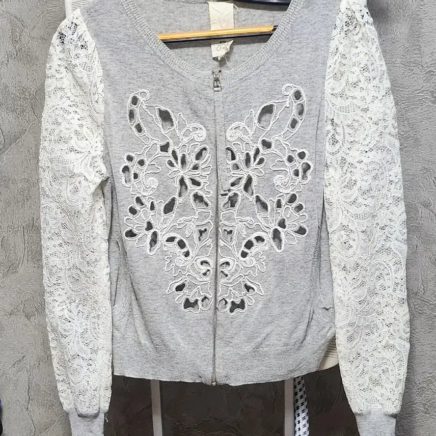 [BUNJANG] Ozsecon Grey Lace Embroidered Cardigan / 오즈세컨 가디건