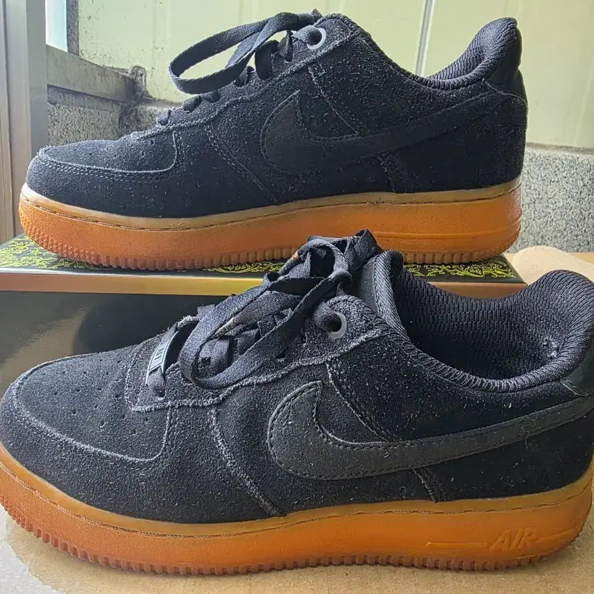 [BUNJANG] Nike Air Force 1 '07 LV8 Suede Black 250 / 나이키 에어포스 1 '07 LV8 스웨이드 블랙 검 250