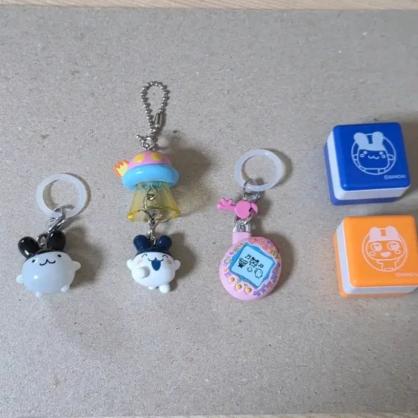 [BUNJANG] Tamagotchi Mimitchi & Mametchi Gacha Stamp Set Keychain / 다마고치 미미치 마메치 세트 가챠 도장 메지루시 키링 ufo