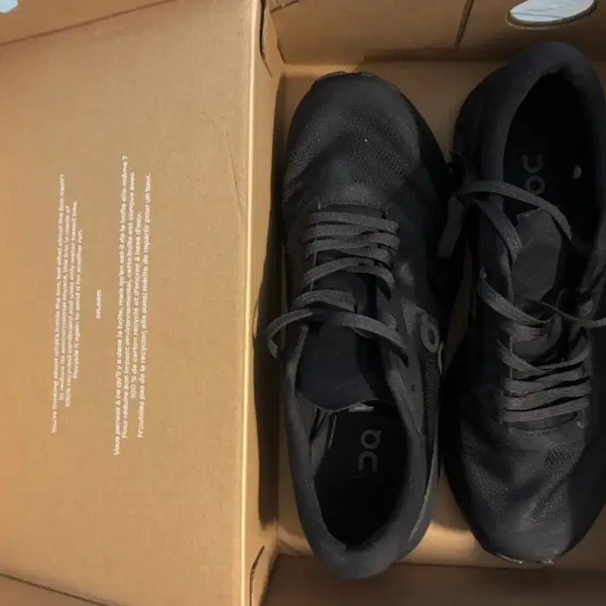 [BUNJANG] On Running x Kiss Cloudzone Black Sneakers Size 250 / (W) 온 러닝 x 키스 클라우드존 블랙 250사이즈 팔아요