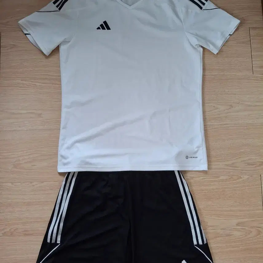 [BUNJANG] Adidas Tiro 23 Short Sleeve Jersey and Shorts Set / 아디다스 티로 23 반팔 반바지 세트 판매