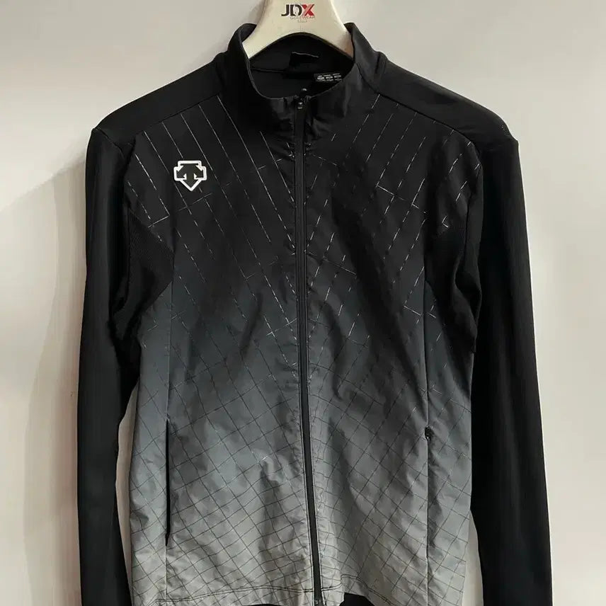 [BUNJANG] Descente Golf Black Gradient Pattern Full-Zip Jacket / [95(M)] 데상트 골프 블랙 그라데이션 패턴 집업 자켓 3.0