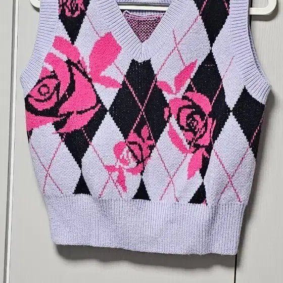 [BUNJANG] Rose Argyle Knit Vest / 로즈 아가일 니트 베스트