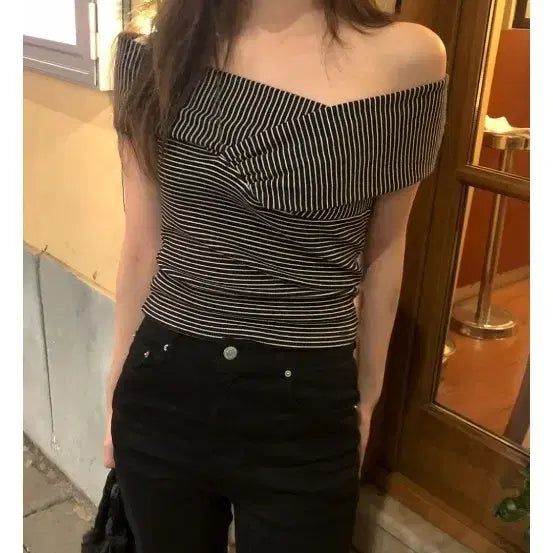 [BUNJANG] Nearwear Striped Off-Shoulder Short-Sleeve Top / 니어웨어 스트라이프 오프숄더 반팔