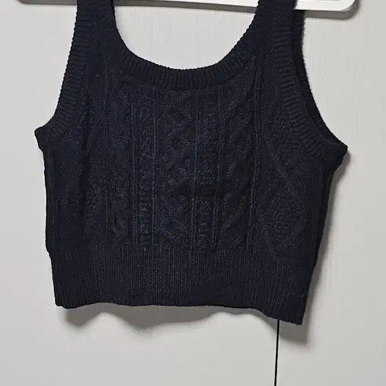 [BUNJANG] Black Knit Sleeveless Top / 검은색 니트 민소매