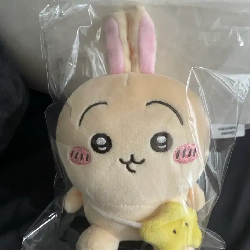 [BUNJANG] Chiikawa Usagi Plush Doll / 치이카와 우사기 나들이 앉아있는 인형