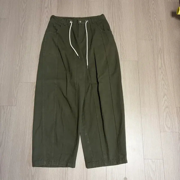 [BUNJANG] Good Life Works Wide Cut Balloon Pants Cotton Khaki / [굿라이프웍스] 와이드 절개 벌룬팬츠 코튼 카키
