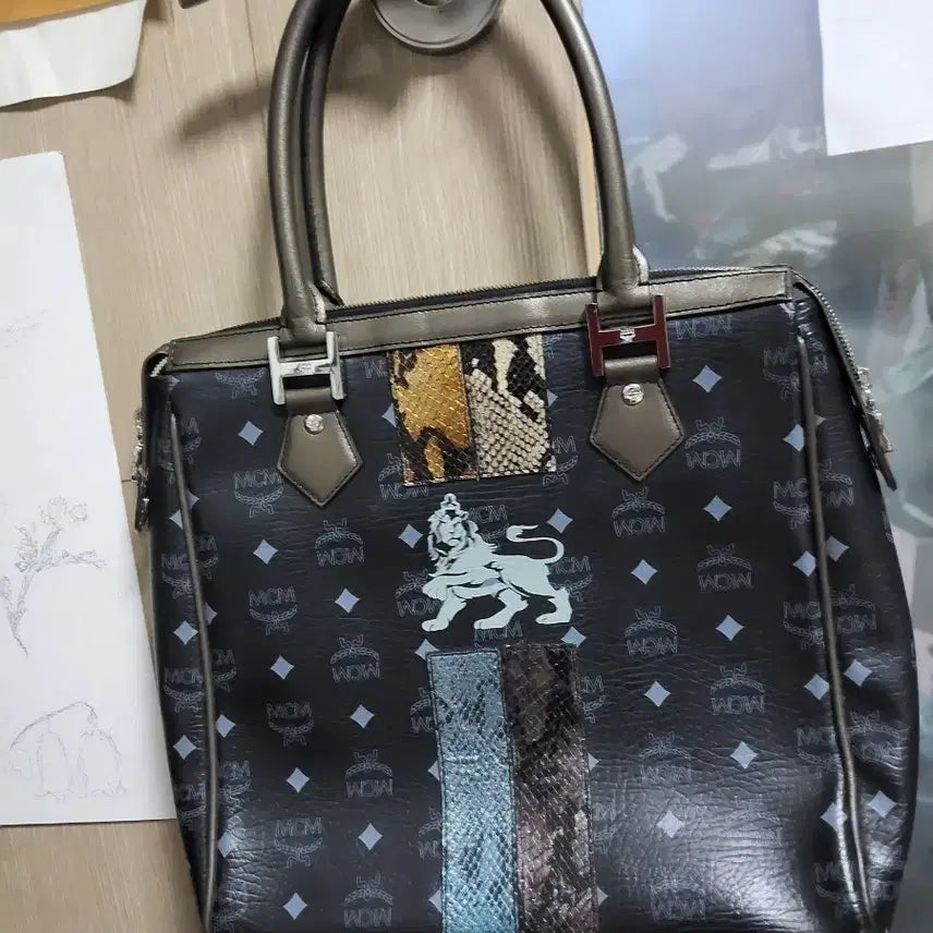 [BUNJANG] MCM Snakeskin Lion Accent Shoulder Bag / 엠씨엠 가방