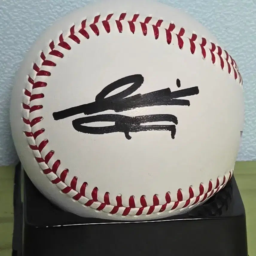 [BUNJANG] Hanwha Eagles Ryu Hyun-jin Autographed Baseball (2026 KBO Official Ball) / 한화이글스 류현진 싸인볼 (2026 kbo 공인구)