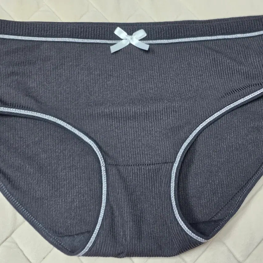 [BUNJANG] Pink Ribbed Briefs with Black Ribbon Detail / 블랙 리본 포인트 연핑크 골지 팬티 중고