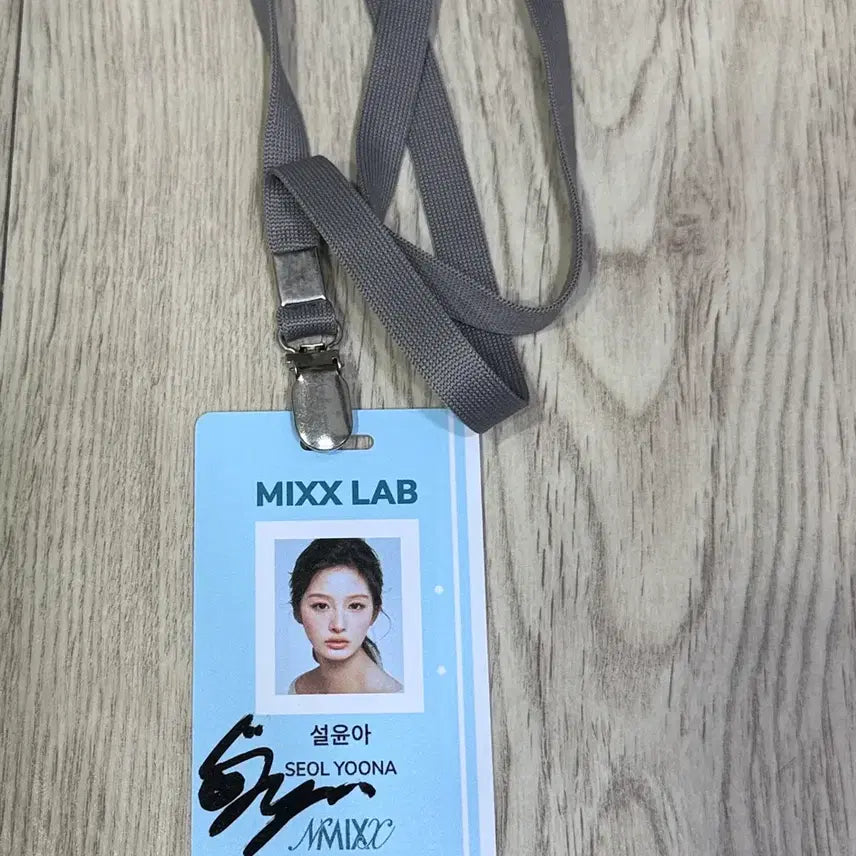 [BUNJANG] NMIXX Seolyoon Signed Employee ID Card / 엔믹스 설윤 애플뮤직 친필싸인 사인증