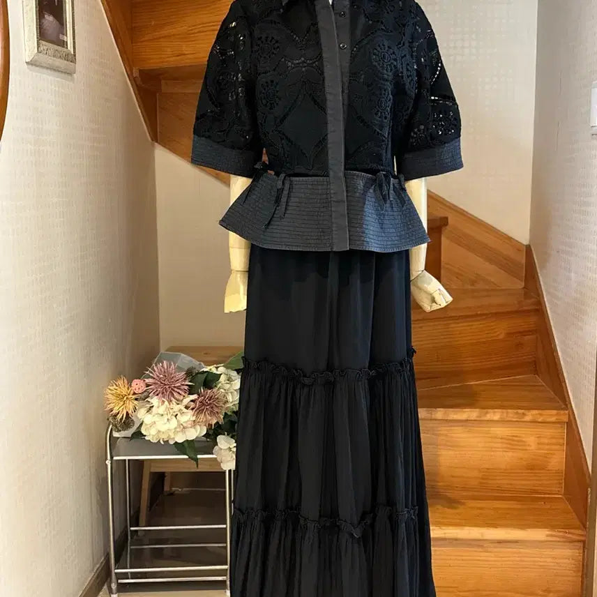 [BUNJANG] Black Lace Blouse and Tiered Skirt Set / 블랙 레이스 블라우스 캉캉 스커트 세트