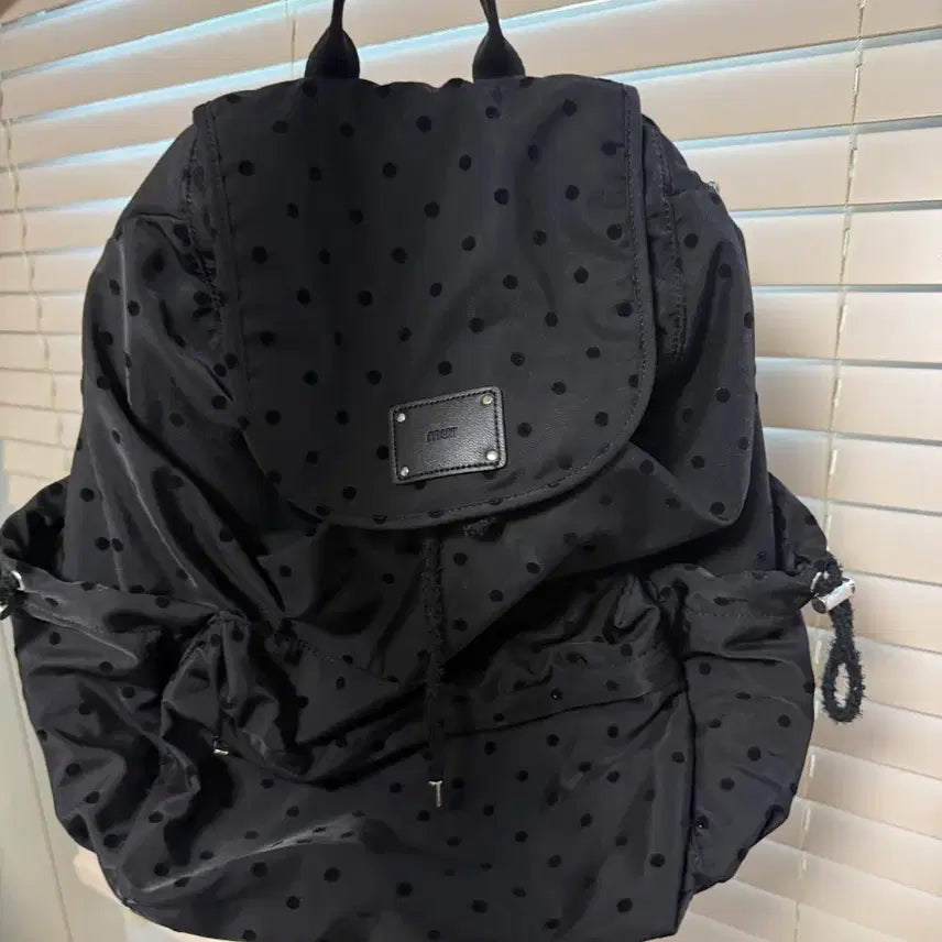 [BUNJANG] Mur Fluffy String Backpack (dot black) / 무신사 가방 50% 할인가 / 무르(mur) 백팩 / Fluffy String Backpack (dot black)