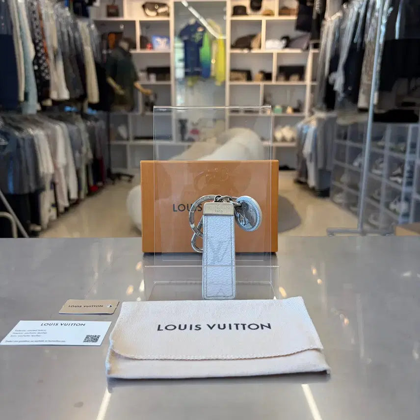 [BUNJANG] Louis Vuitton LV Neo Club Bag Charm Keychain / [리오브전포점] 루이비통 LV 네오 클럽 백참 키링