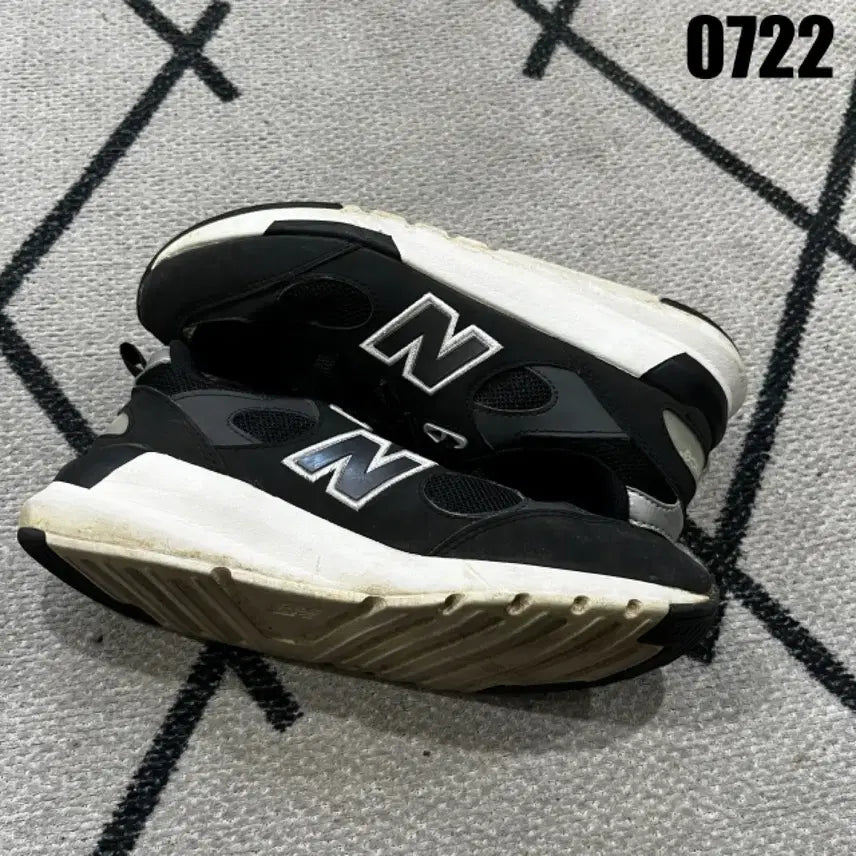 [BUNJANG] New Balance Sneakers Black / 뉴발란스 운동화 블랙225
