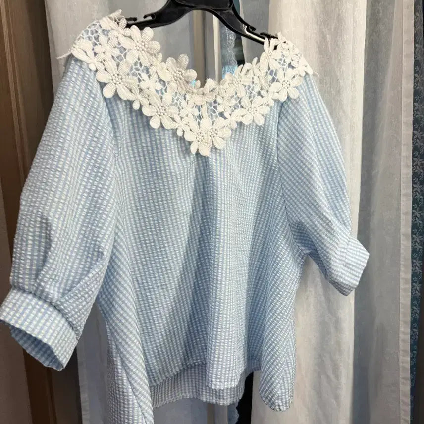 [BUNJANG] Checkered Blouse with Lace Detail / 체크무늬 블라우스 레이스 디테일