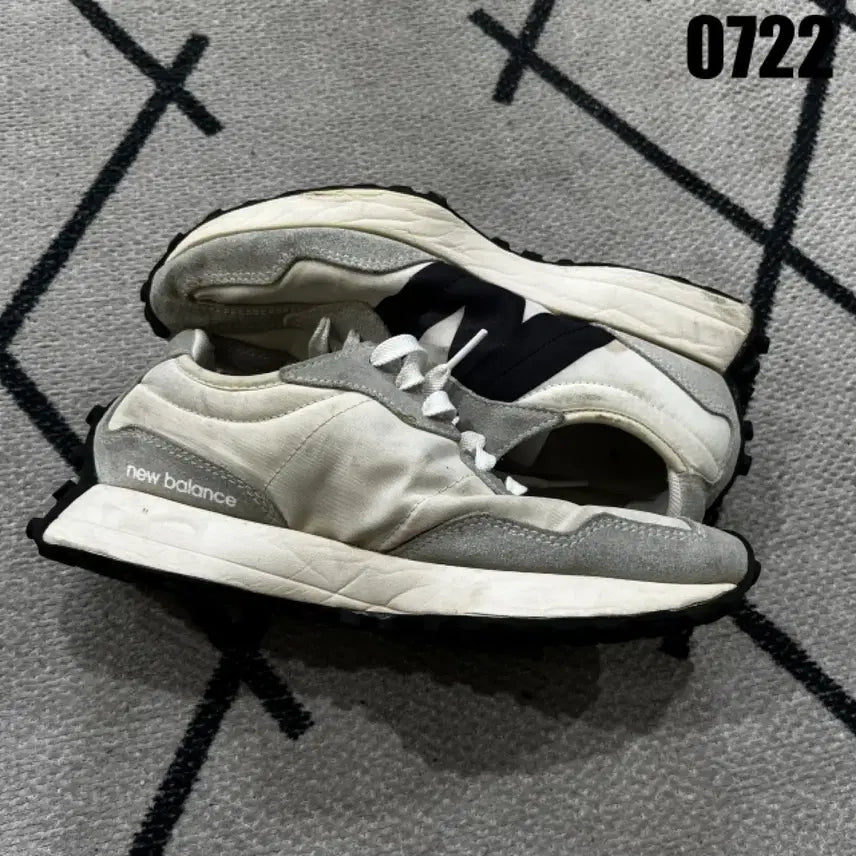 [BUNJANG] New Balance 327 Sneakers White/Gray / 뉴발란스 327 스니커즈 화이트/그레이 250