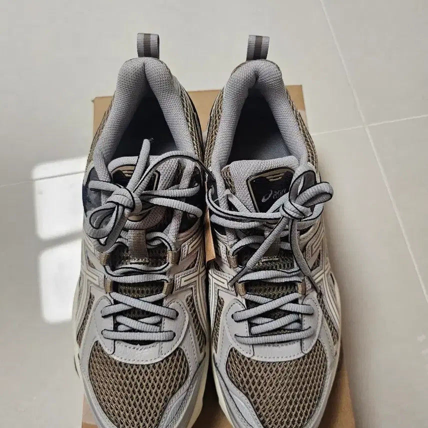 [BUNJANG] ASICS Gel-Quantum Kinetic Pepper/Cement Grey Shoes / 아식스 젤 퀀텀 키네틱 페퍼/시멘트그레이