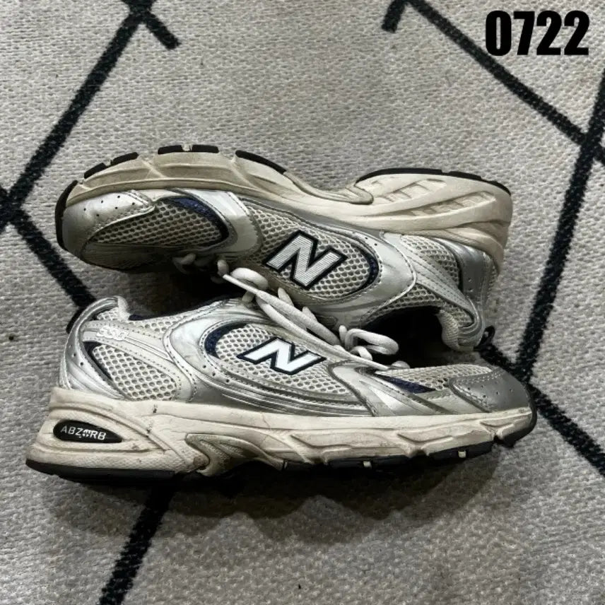 [BUNJANG] New Balance 530 Silver Sneakers / 뉴발란스 530 실버 스니커즈235