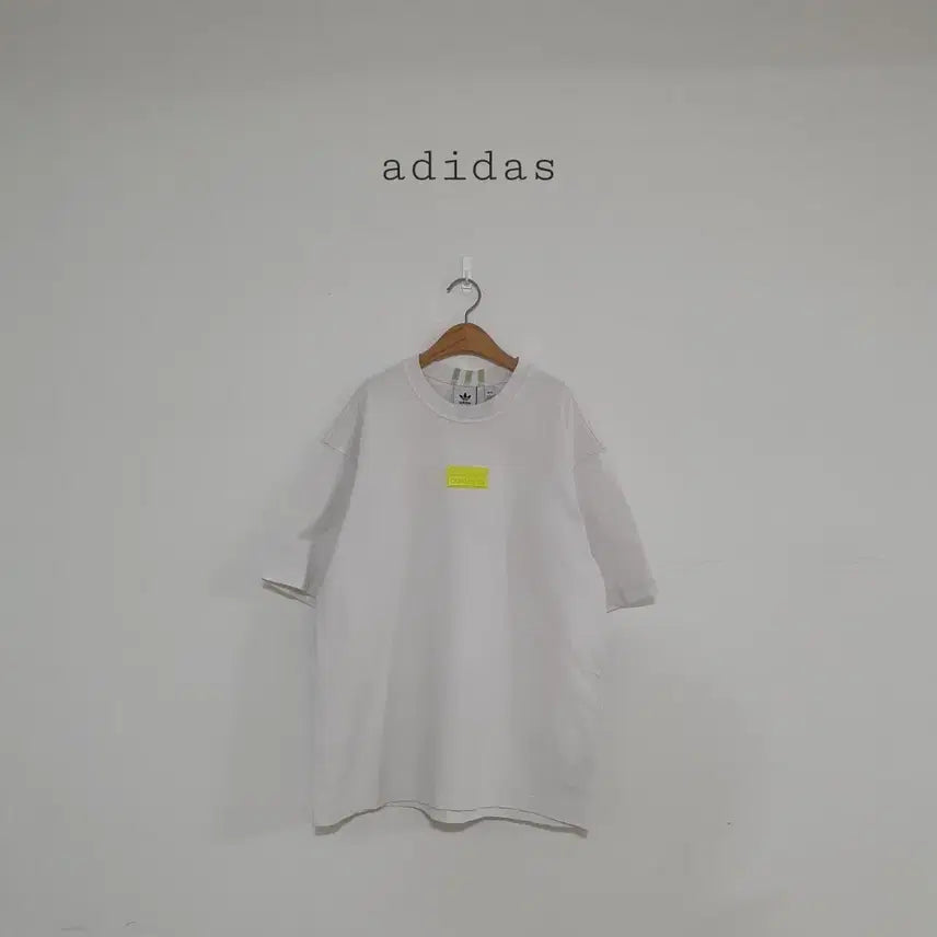 [BUNJANG] Adidas Short Sleeve T-Shirt White Yellow Logo / No.26072211 아디다스 반팔티 화이트 옐로우 로고 포인트