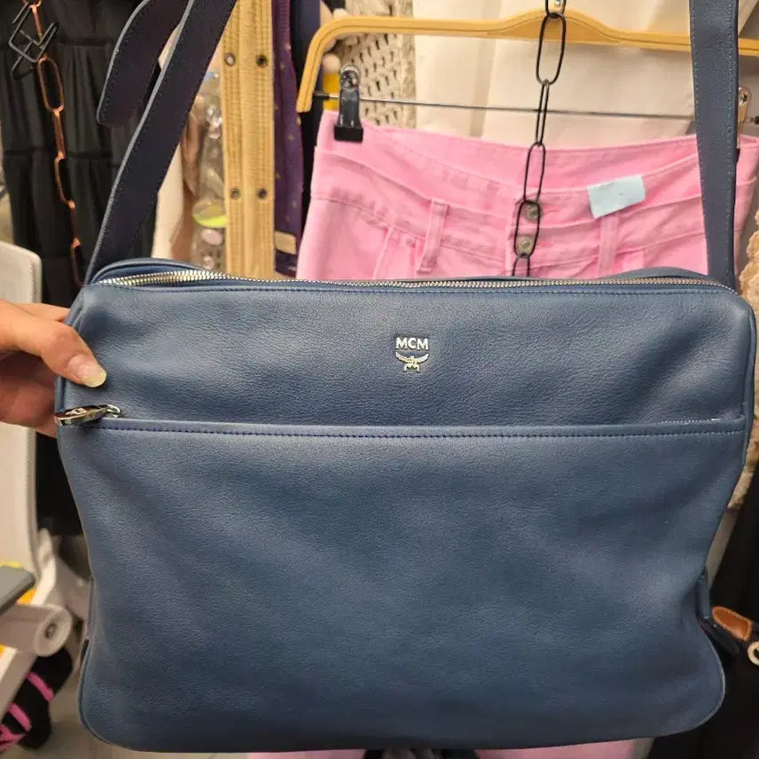 [BUNJANG] MCM Silver Logo Messenger Bag Crossbody Bag / MCM 실버로고 메신저백 크로스백