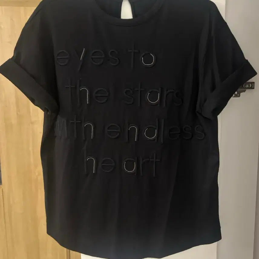 [BUNJANG] Black Short-Sleeve T-Shirt with 3D Lettering / 블랙 반팔 티셔츠