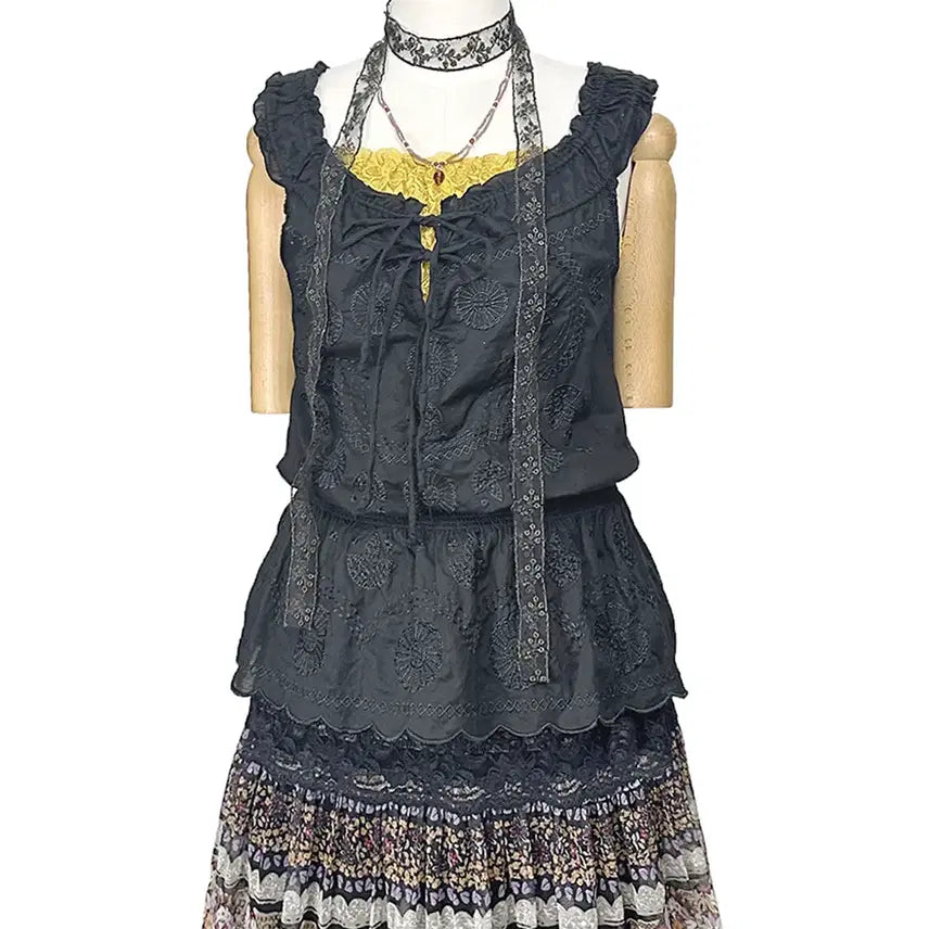 [BUNJANG] Vintage Black Embroidered Shirred Shoulder Ribbon Blouse - Mori Girl Y2K Style / 일본빈티지 셔링어깨 리본끈 허리밴드 자수셔츠티블랙 모리걸갸루y2k히피에스닉