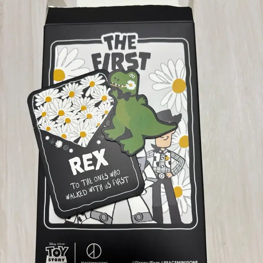 [BUNJANG] Toy Story x Peaceminusone Daisy Rex Plush Keychain / 토이스토리 피스마이너스원 데이지+스카프 버전 인형 키링