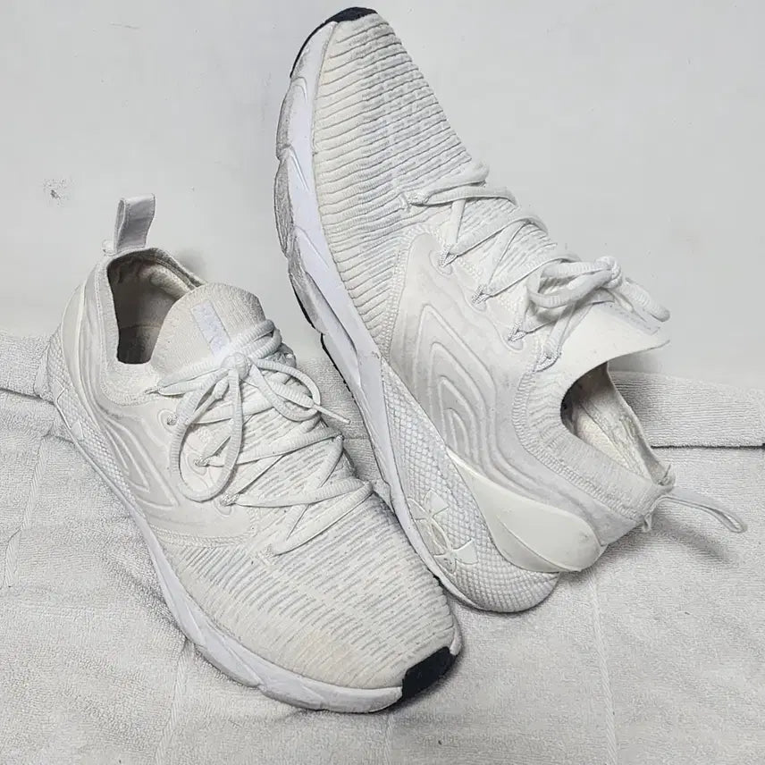 [BUNJANG] Under Armour Hovr Sneakers Size 280 / 빈티지존 언더아머 호버 스니커즈 280 운동화