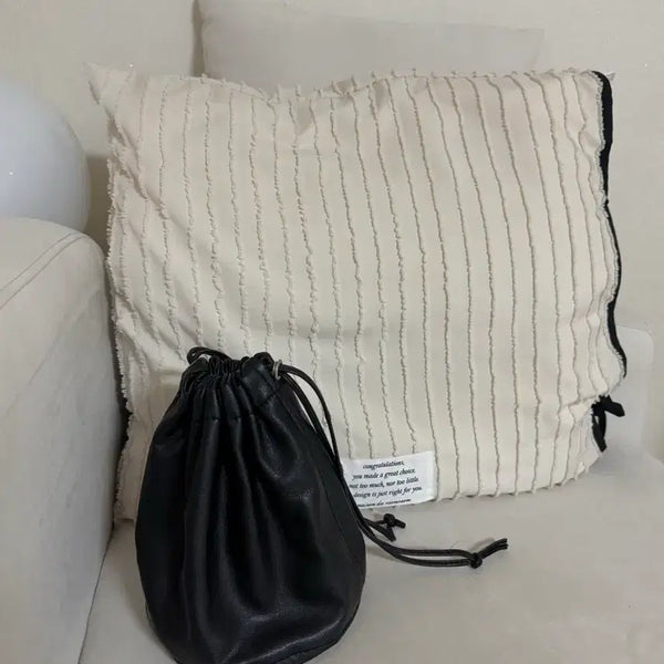 [BUNJANG] Black Leather Drawstring Shoulder Bag / 블랙 레더 복조리 백