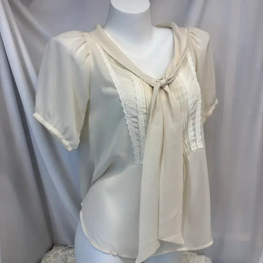 [BUNJANG] Magestic Legon Ivory Frill Detail Short Sleeve Blouse / magestic legon 아이보리 프릴 디테일 반팔 블라우스 #csz868
