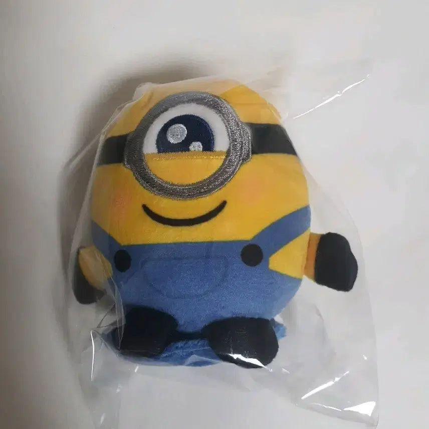 [BUNJANG] Minions Run to Cinema Magnet Doll (Sealed) / 미니언즈 런투시네마 자석 인형 (미개봉)