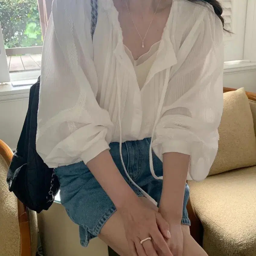 [BUNJANG] Mellounge Lace Pintuck Blouse / 멜라운지 레이스 핀턱 블라우스