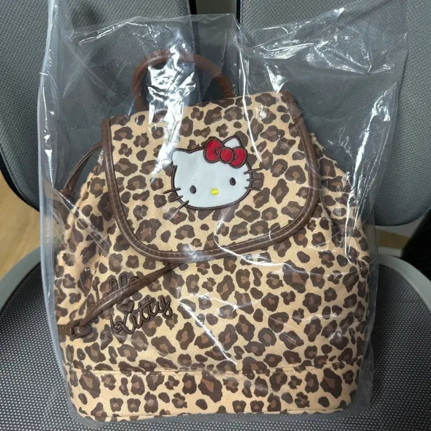 [BUNJANG] Hello Kitty Leopard Pattern Backpack / 헬로키티 레오파드 패턴 백팩