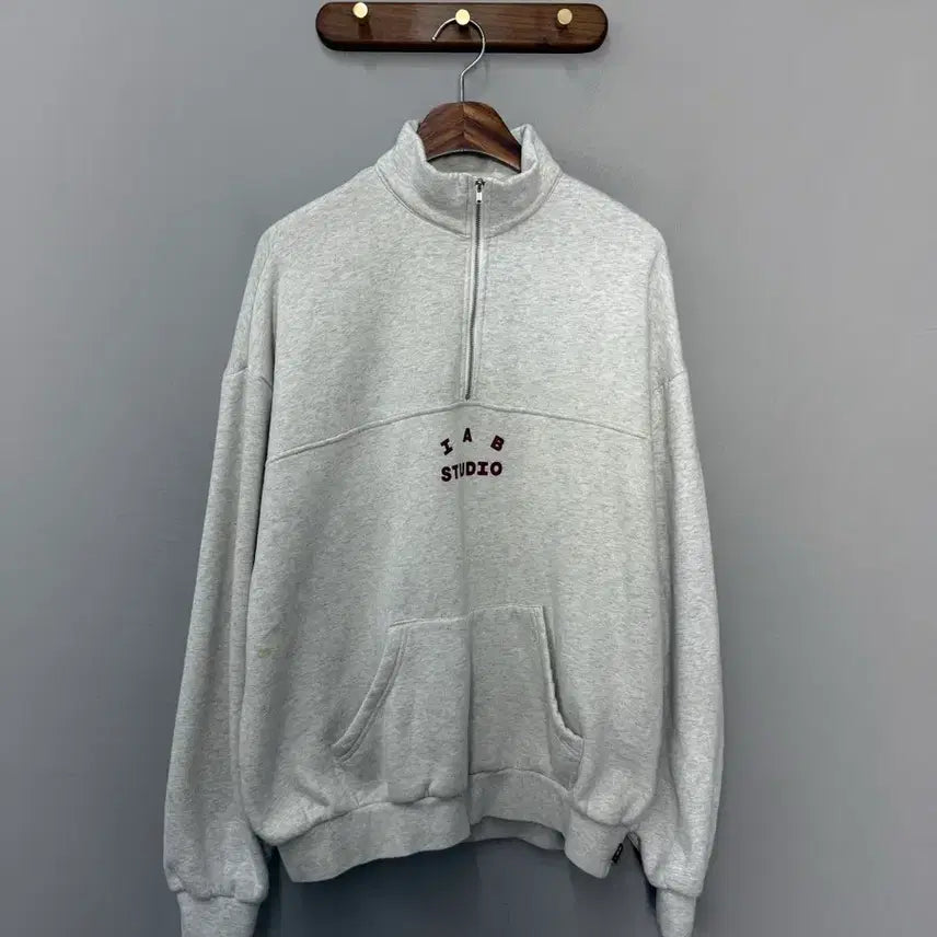 [BUNJANG] IAB Studio Logo Half-Zip Sweatshirt / IAB 스튜디오 로고 반집업 맨투맨 H3174