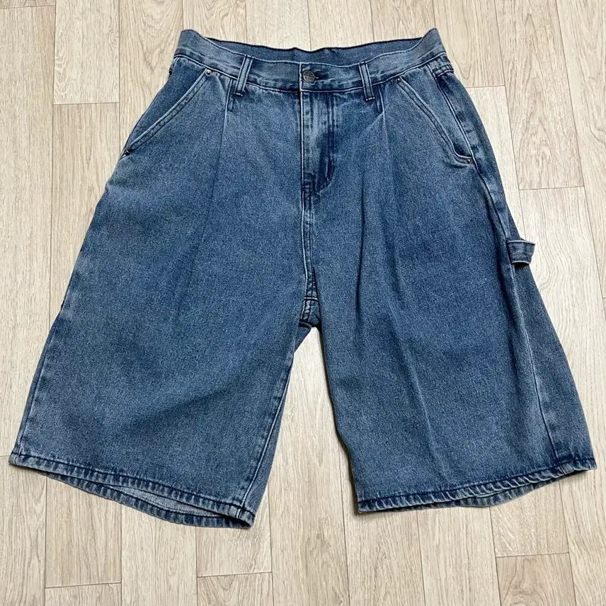 [BUNJANG] DIMITRYBLACK Bio-Washing Carpenter Bermuda Denim Pants Light Blue / [새상품] 디미트리블랙 바이오워싱 카펜터 버뮤다 데님 팬츠 라이트블루 (1)