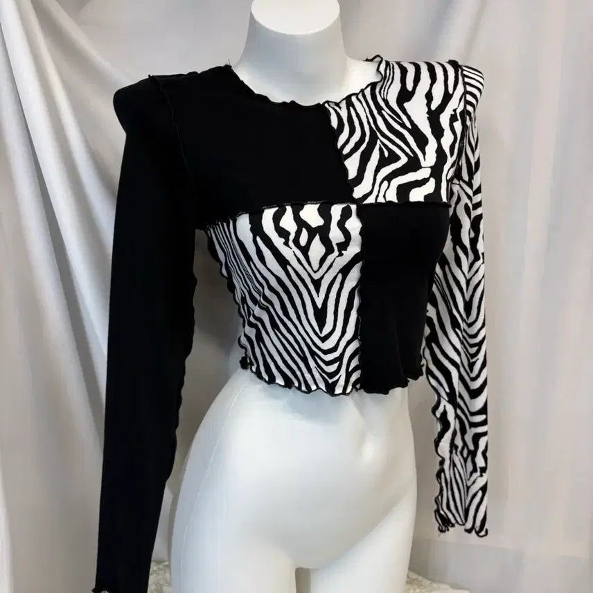 [BUNJANG] Black Zebra Crop Long Sleeve T-shirt / 블랙 지브라 크롭 긴팔티 #csz870